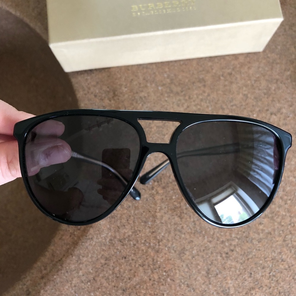 Burberry sunglasses - Picture 4 of 6